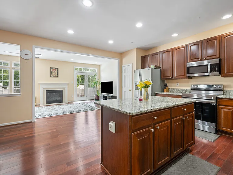 10745 Hillingdon Rd — Photo 46