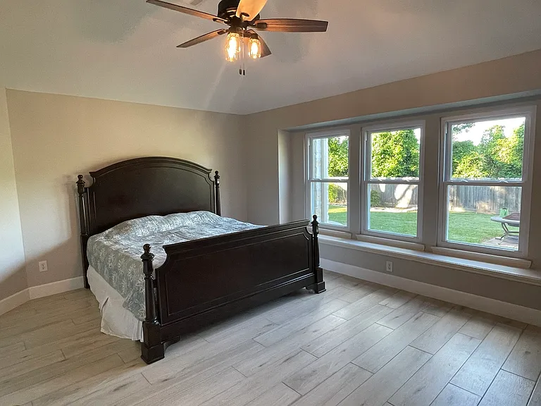2838 Five Oaks Dr — Photo 11