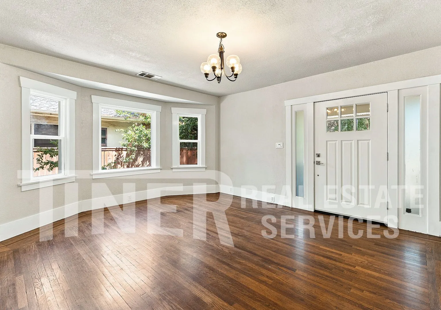 1321 Lochbrae Rd - Tier 1 **Move In Special** — Photo 4