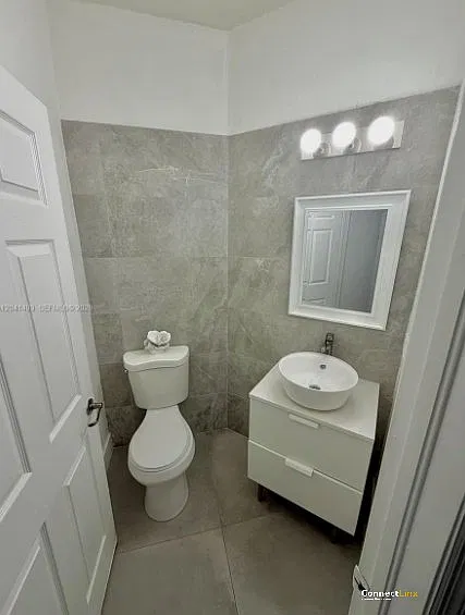 3 bed, 2.0 bath, 1502 sqft, $3,200 — Photo 2