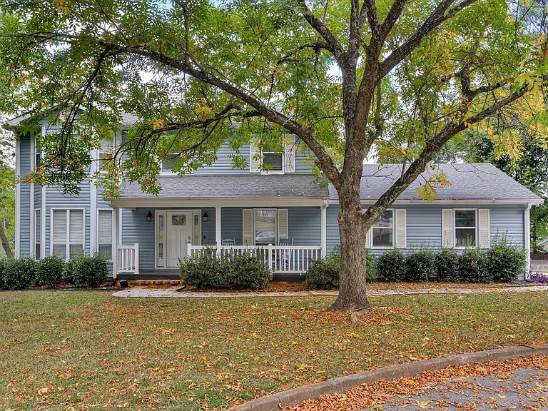 202 Holden Dr — Photo 1