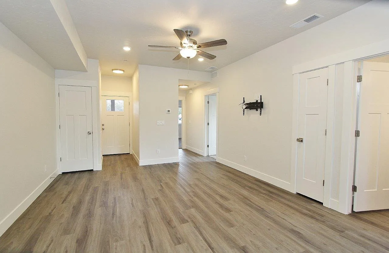 2 bed, 1050 sqft, $1,550 — Photo 3