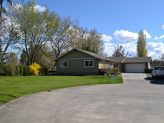Front driveway, cul-de-sac