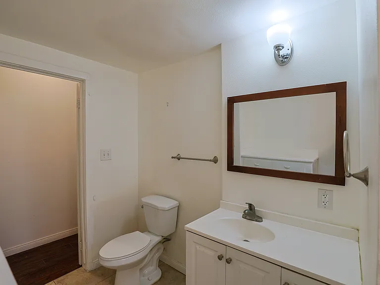 2626 S Budlong Ave #4 — Photo 14