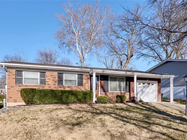429 Fairview Ct, Ballwin, MO 63021