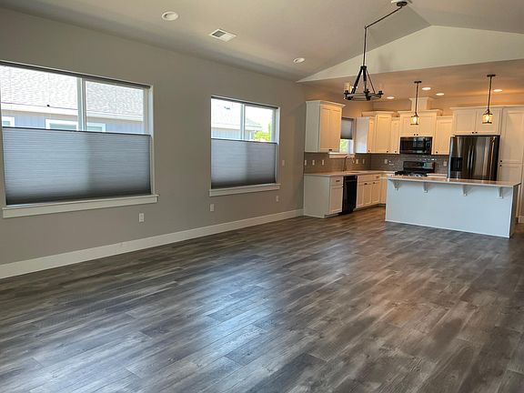 Sizable, well lit living room / great room