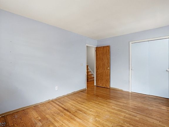 5th image of 107 Severin Ct