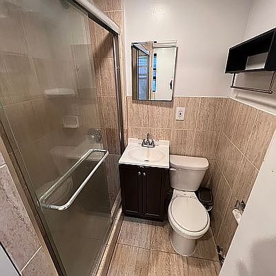 4th image of 90 Stanton St APT 3D