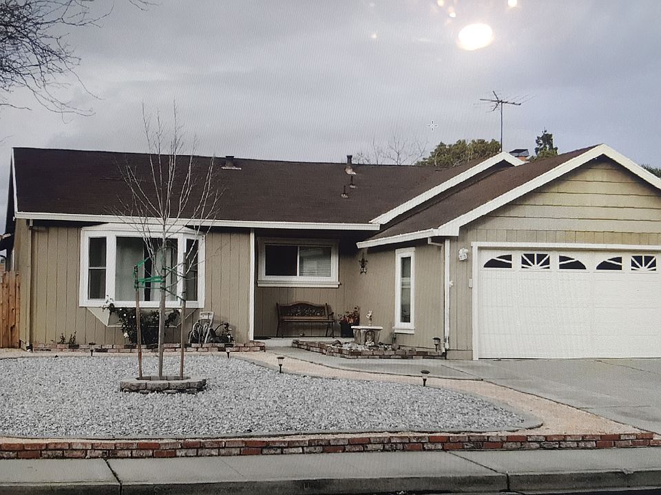 1st image of 215 Christine Dr