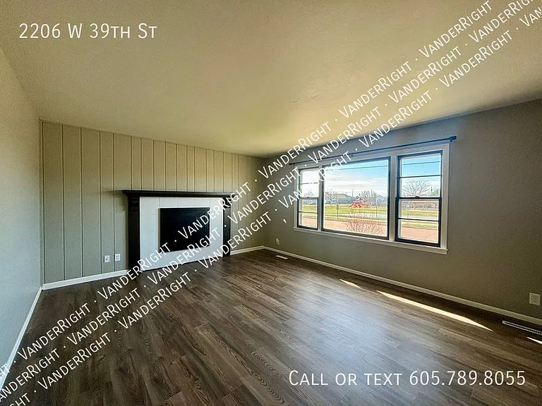 2206 W 39th St — Photo 4