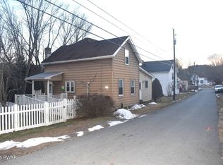 916 Oakland St, Hawley, PA 18428