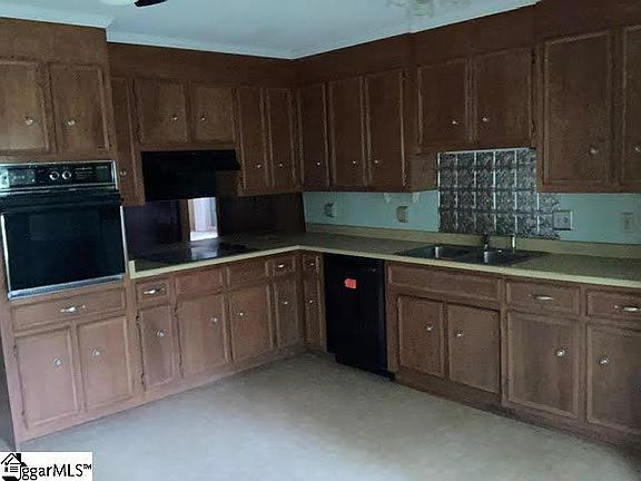 2nd image of 600 Kenilworth Dr