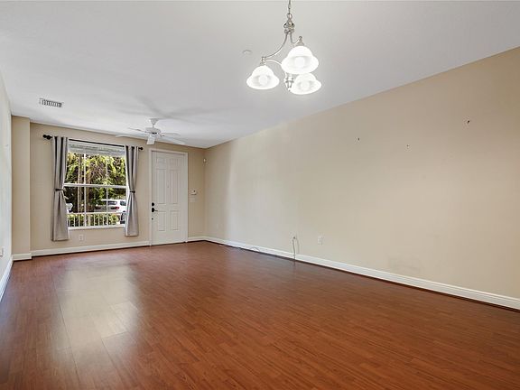 4th image of 1333 SW 4th Court