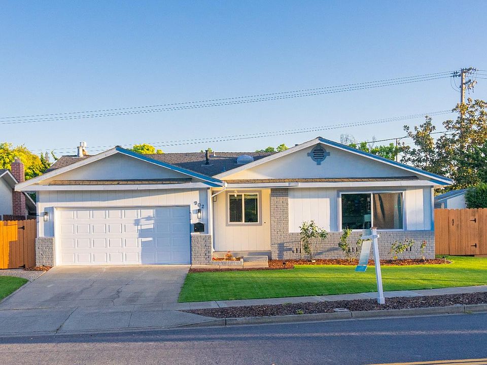 1st image of 902 Iris Ave