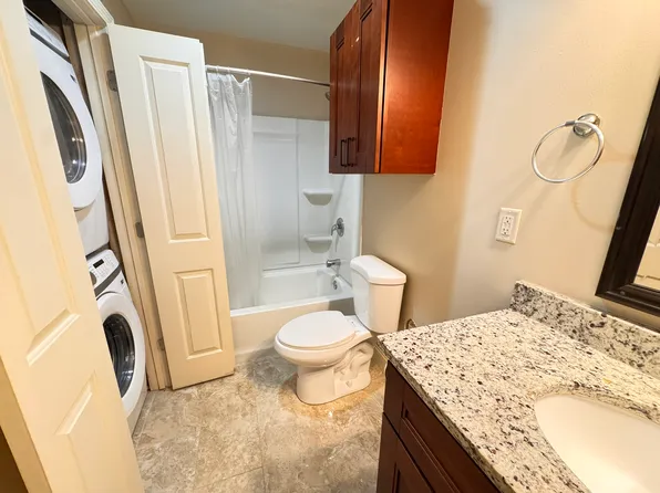 5100 Emerald Dr #13, Lincoln, NE 68516
