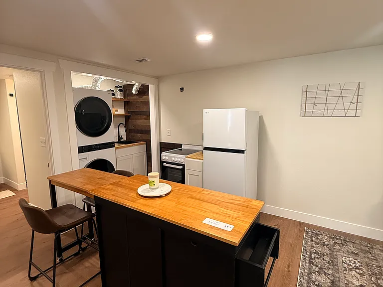 117 E 3rd Ave — Photo 5