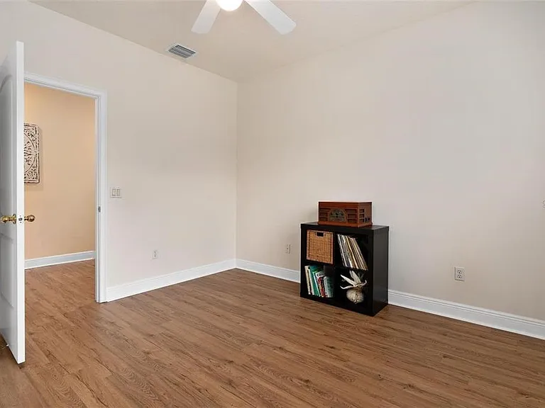 828 Ellwood Ave #J — Photo 18