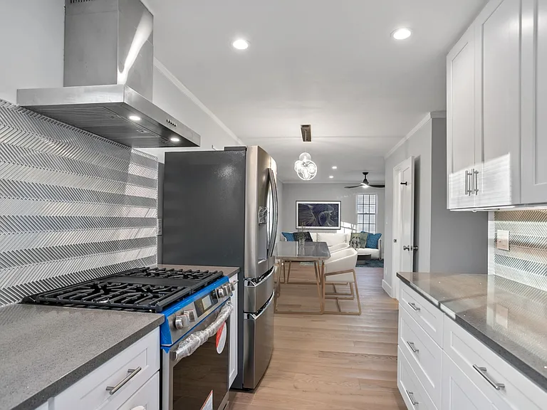 127 Marona St NE — Photo 9