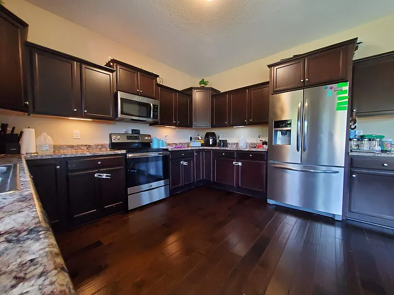 250 Sailor St — Photo 11