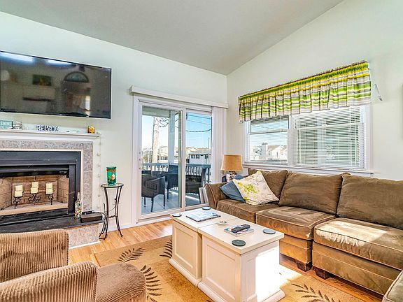 3rd image of 2507 West 2507