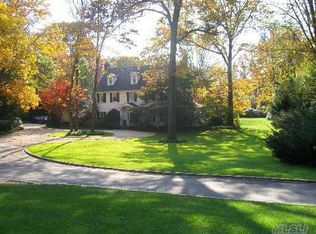 6 Raynam Rd, Glen Cove, NY 11542