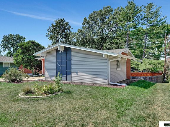 2nd image of 501 W Broadview Dr