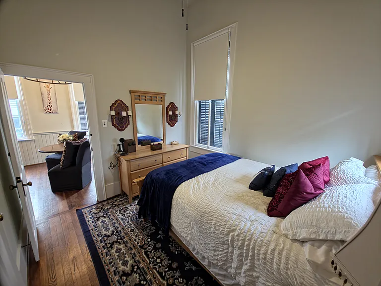 902 Winnie St — Photo 8