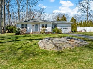 35 Oak Ridge Rd, Branford, CT 06405