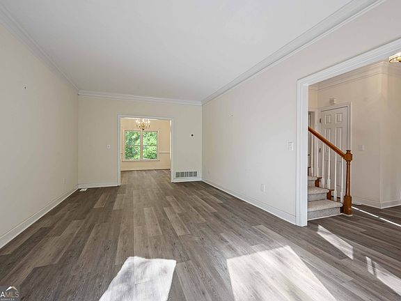 4th image of 219 Deerhill Dr