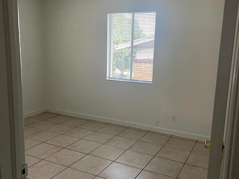 620 E Crosby Ave — Photo 7