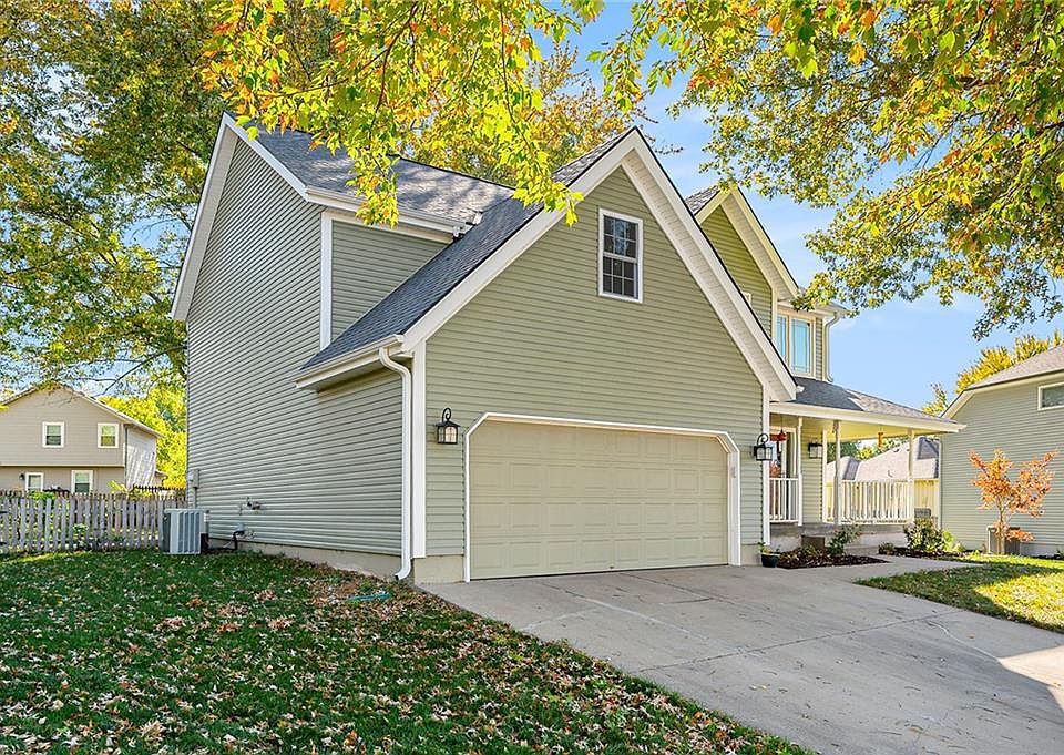 1417 NE Oakwood Dr, Lees Summit, MO 64086 | Zillow