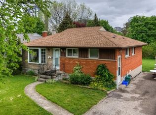 33 Austin Dr, Waterloo, ON N2L3Y2