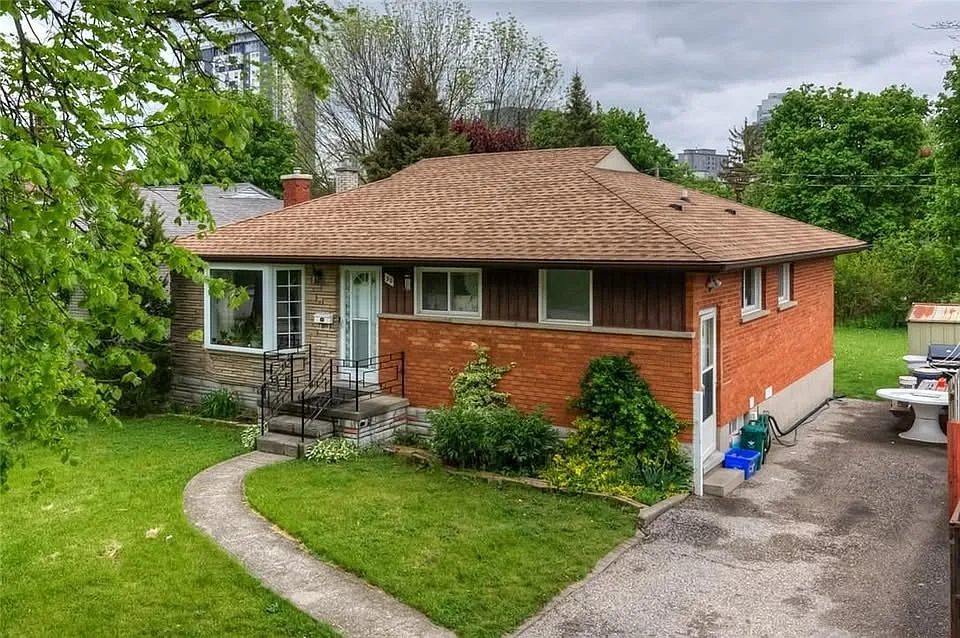 33 Austin Dr photo 1