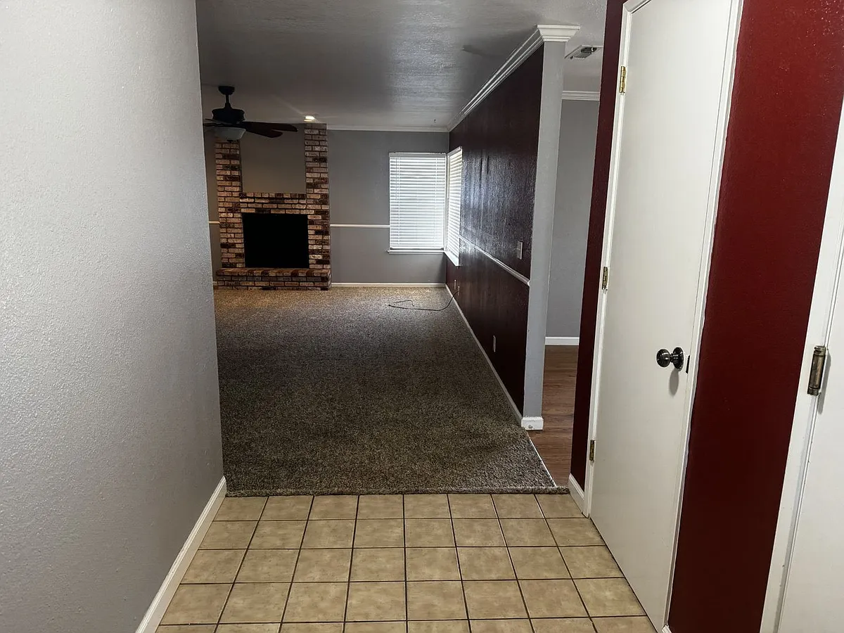 Building Photo - 861 Cloverland Way