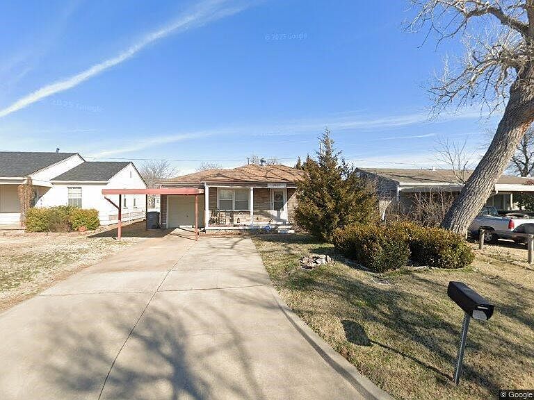1st image of 2323 SW A Ave