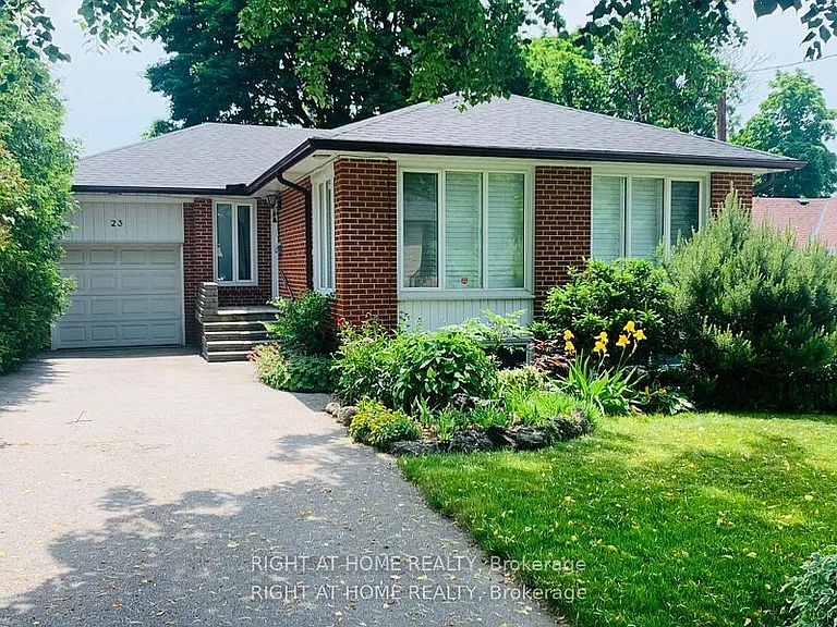 23 Fenelon Dr — Photo 2