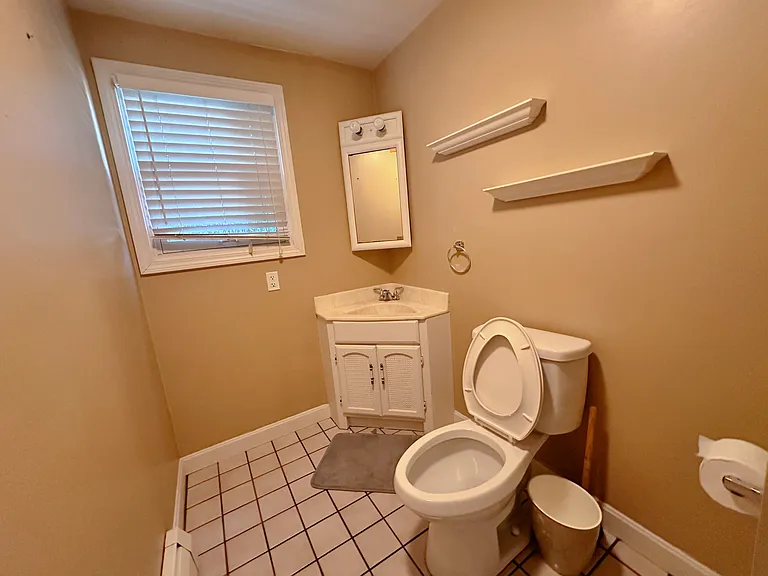 208 University Ave — Photo 9