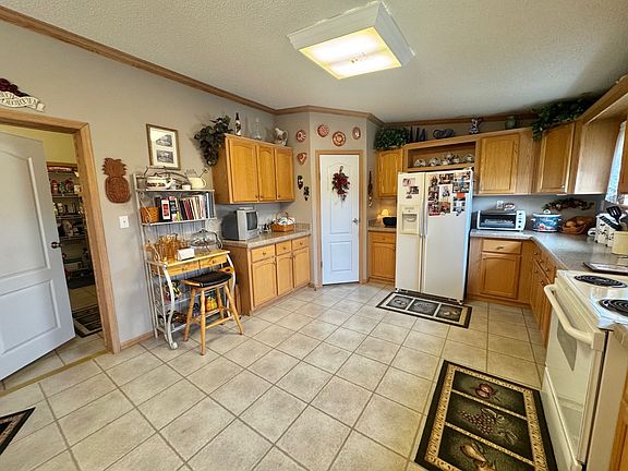 5th image of 768 Ivanhoe Rd