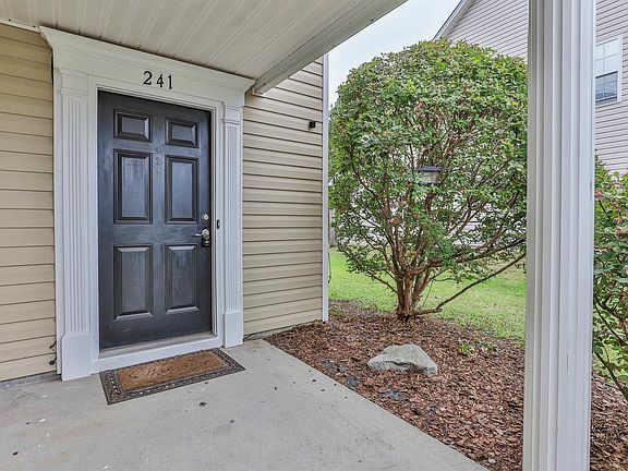 3rd image of 241 Hunters Mill Dr