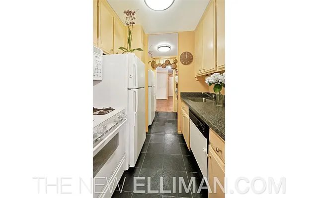 Sold by Douglas Elliman | media 19