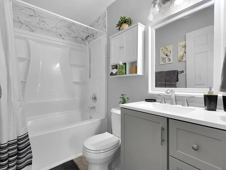623 Lafayette Rd — Photo 8