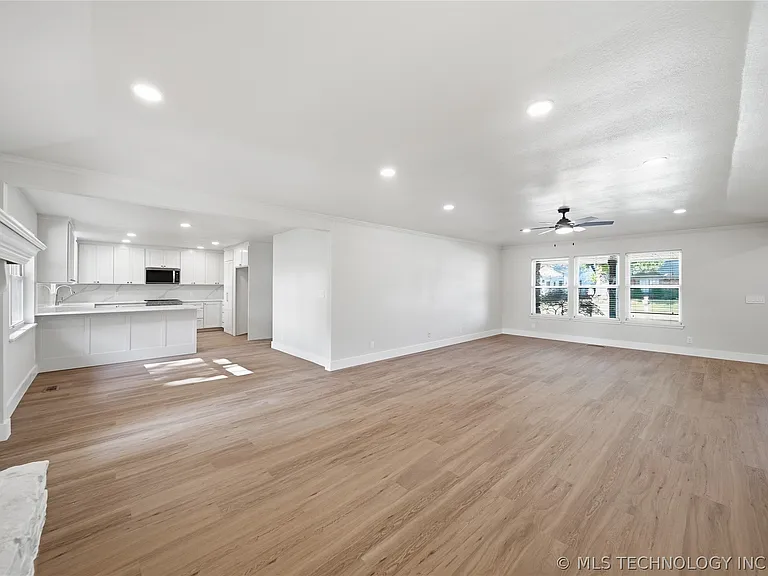 10714 S 86th East Cir — Photo 6
