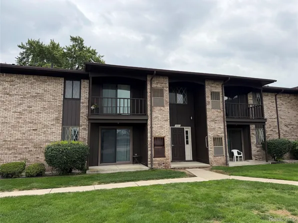 270 E Thirteen Mile Rd APT 34, Madison Heights, MI 48071