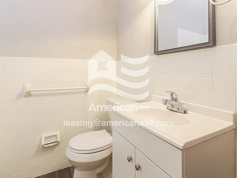 893367_013_bathroom_13.jpg
