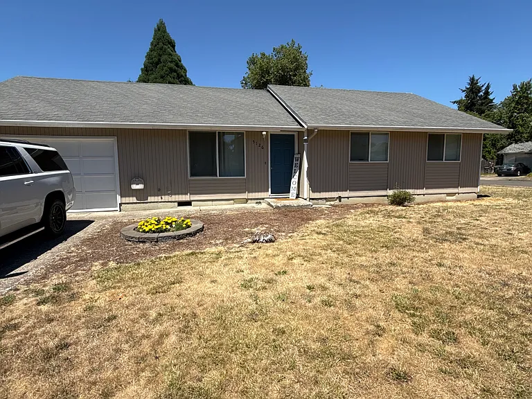 2144 Cosmoledo St — Photo 2