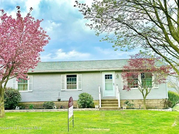 6 Joan Dr, Tunkhannock, PA 18657