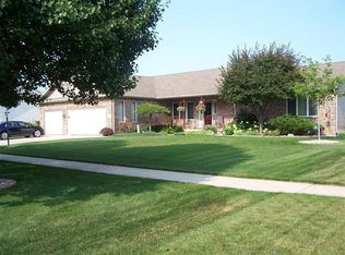 9221 Marquette St, Saint John, IN 46373