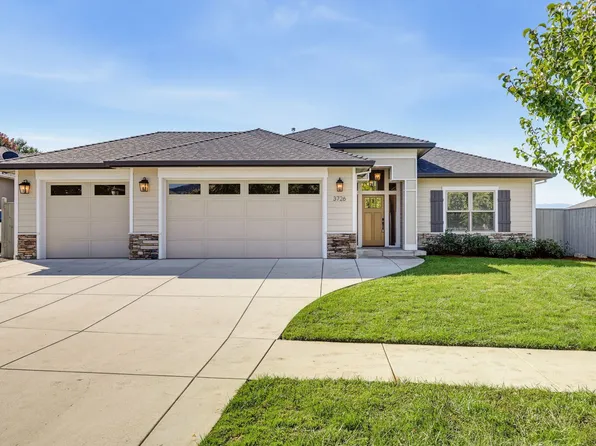 3726 Arizona Dr, Medford, OR 97504