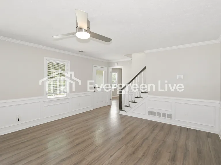 2255 Huntington Dr — Photo 3