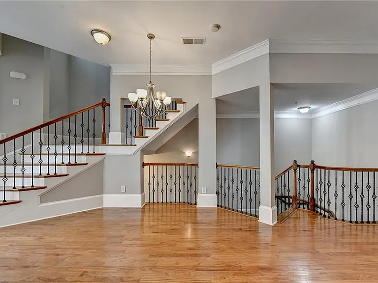 813 Clifton Heights Ln NE — Photo 8